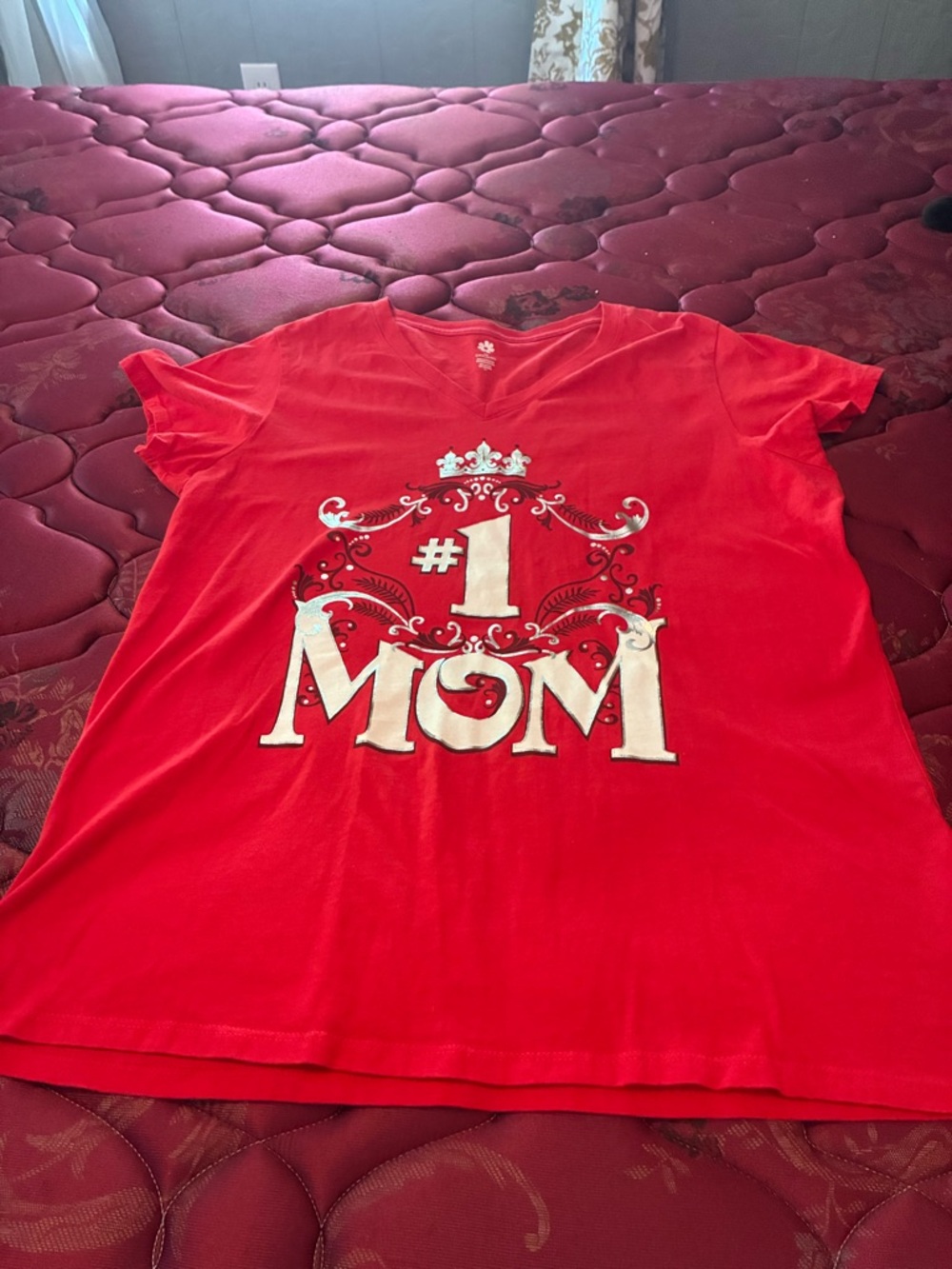 Source Unknown Red V-Neck #1 Mom Graphic Tee
